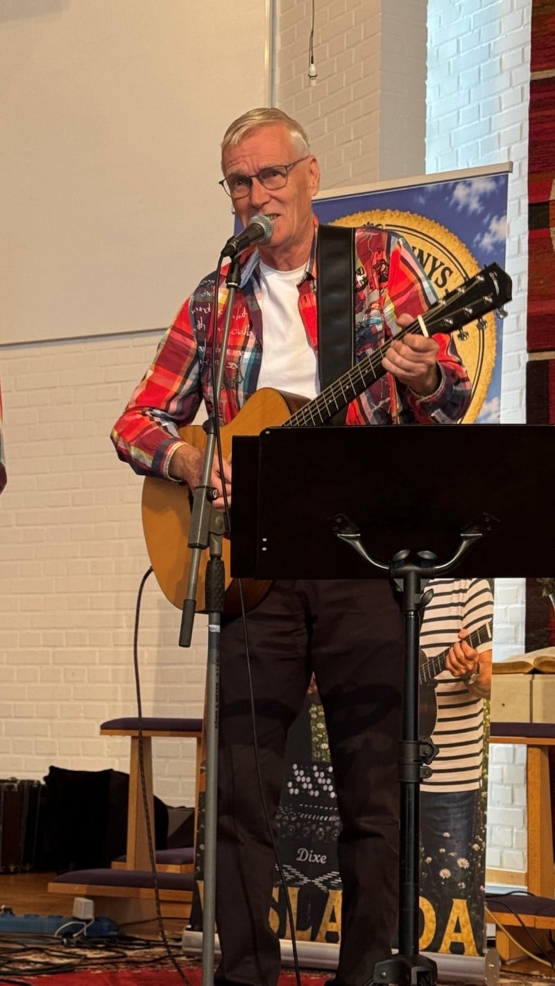 Mats var den som höll sig till en gitarr och sången..jpg