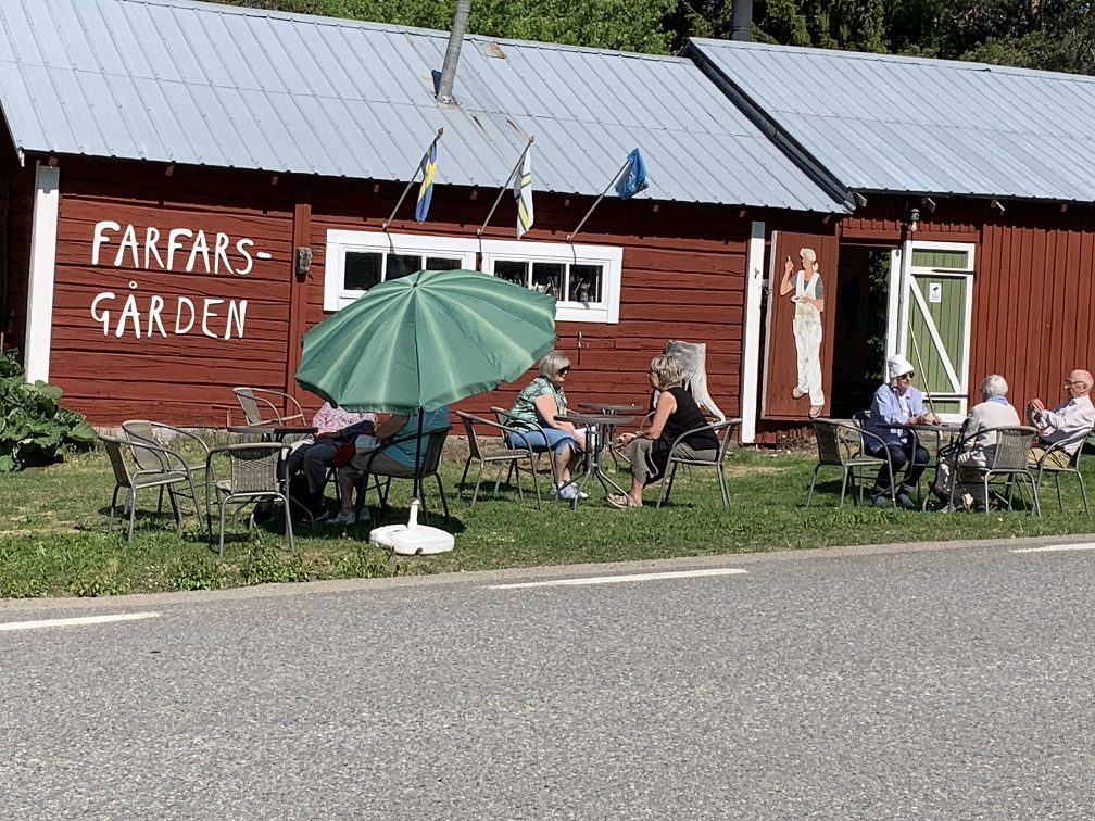 Farfarsgården med fika