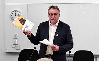 Riksförbundet HjärtLungs ordförande Anders Åkesson presenterar KOL-rapporten.