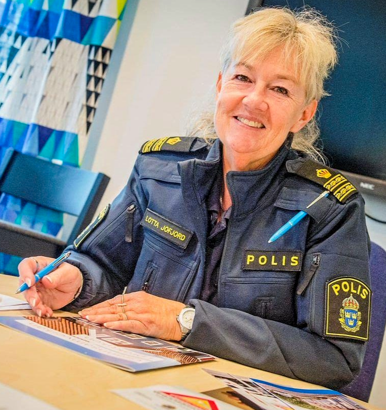 Lotta polis.png