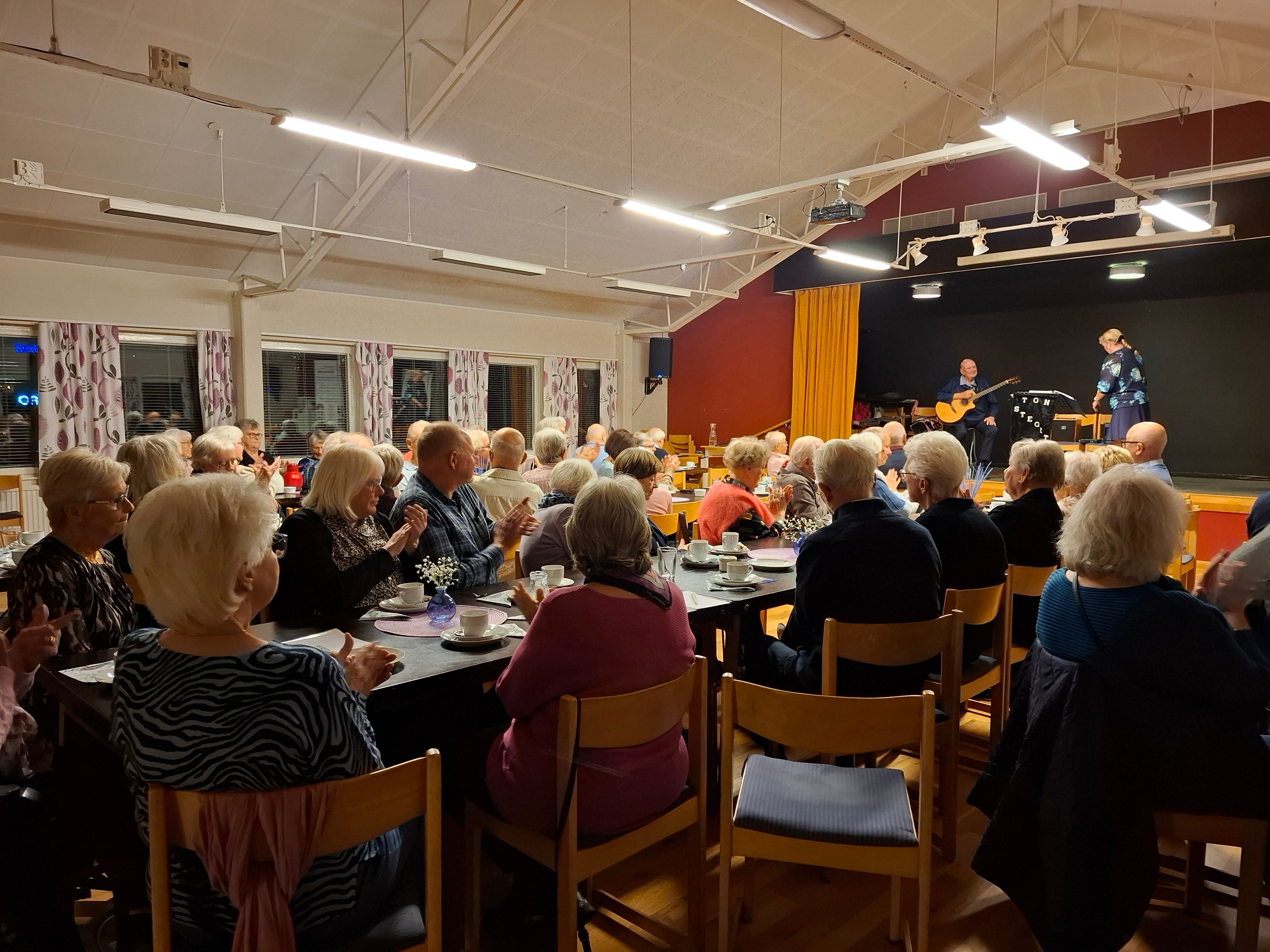 Medlemsmöte okt 4.jpg