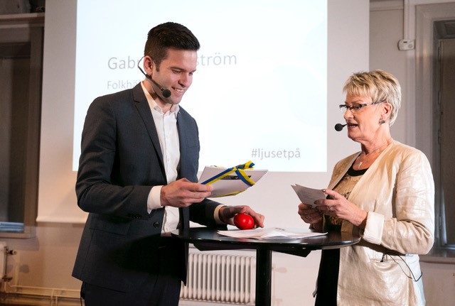Sjukvårdsminister Gabriel Wikström och Riksförbundets ordförande Inger Ros. 