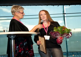 Inger Ros och Sofia Almljung. Årets hjärt-lungräddare 2015.